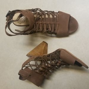 Vince Camuto gladiator sandals size 8
